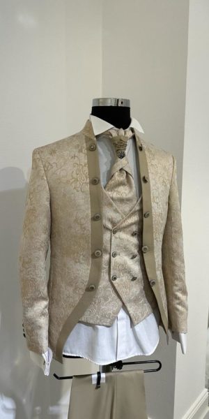 Costume beige marié col mao en vente en ligne ou en boutique chez Keya mariage Mulhouse