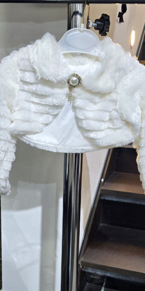 Boléro fourrure blanc pour enfant chez Keya mariage Mulhouse