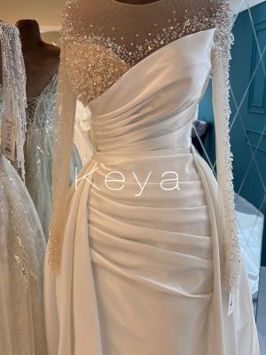 Robe de mariée satinée avec traîne-Keya-mariage-mulhouse