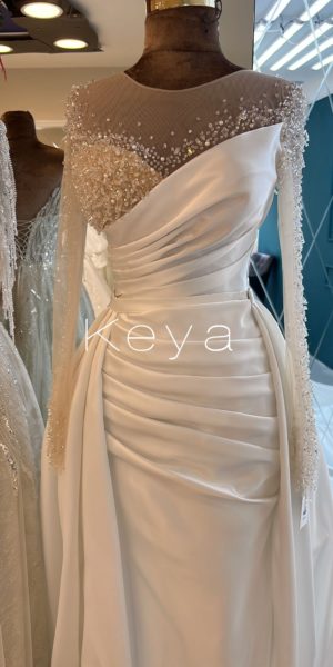 Robe de mariée satinée avec traîne-Keya-mariage-mulhouse