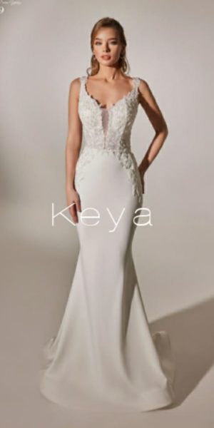 Robe de mariée sirène à bretelles larges buste en dentelle chez Keya mariage Mulhouse