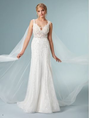 Robe de mariée avec cape dans le dos chez Keya mariage Mulhouse