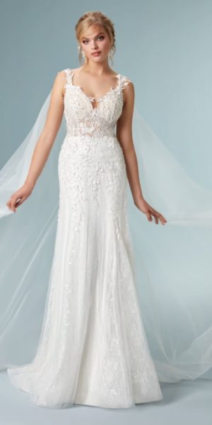Robe de mariée avec cape dans le dos chez Keya mariage Mulhouse