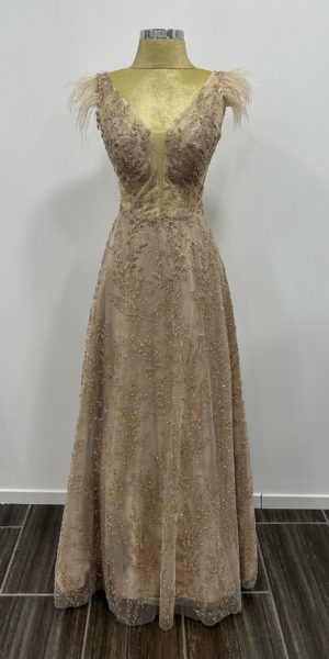 Robe de princesse à bretelles en plumes chez Keya mariage Mulhouse