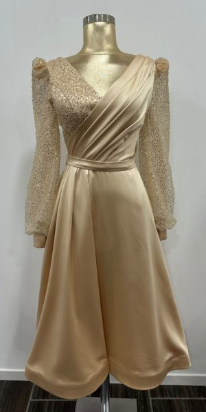 Robe de soirée satinée mi longue chez Keya Mariage Mulhouse