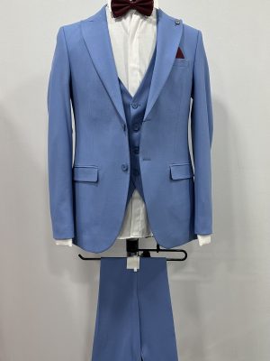 Costume bleu ciel chez Keya Mariage Mulhouse