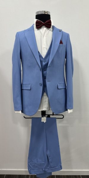 Costume bleu ciel chez Keya Mariage Mulhouse