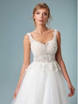 Robe de mariée princesse à collier chez Keya mariage Mulhouse