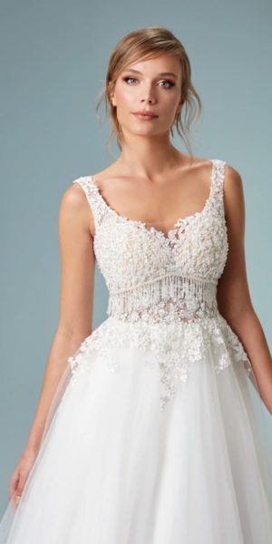 Robe de mariée princesse à collier chez Keya mariage Mulhouse