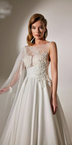Robe de mariée satin et dentelle chez Keya mariage Mulhouse