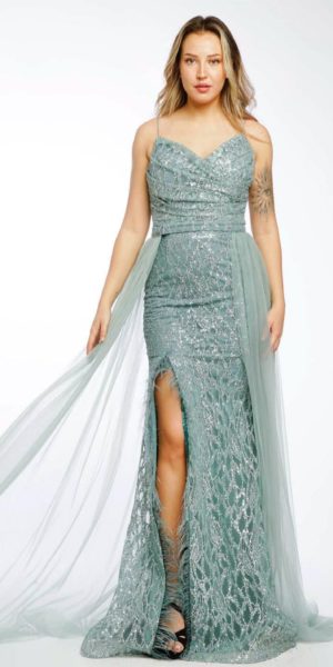 Robe de soirée sirène à strass et à fente haute à plumes avec surjupe chez Keya Mariage Mulhouse