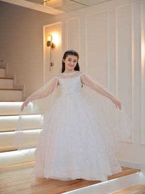 Robe princesse blanche avec tulle sur les bras chez Keya mariage Mulhouse