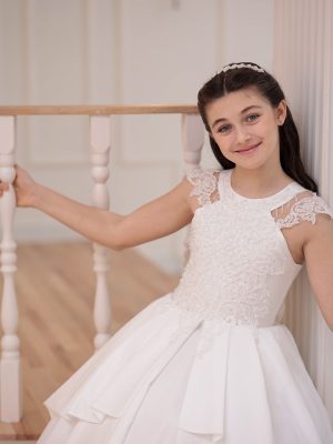 Robe princesse blanche en satin chez Keya mariage Mulhouse