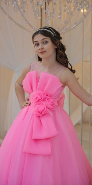 Robe princesse enfant rose Barbie chez Keya mariage Mulhouse