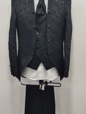 Costume col mao à motifs brillants chez Keya mariage Mulhouse