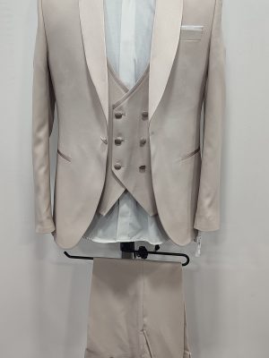 Costume homme col satiné chez Keya mariage Mulhouse
