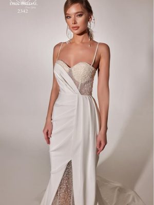 Robe de mariée sirène asymétrique chez Keya mariage Mulhouse