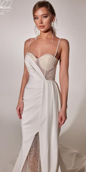 Robe de mariée sirène asymétrique chez Keya mariage Mulhouse