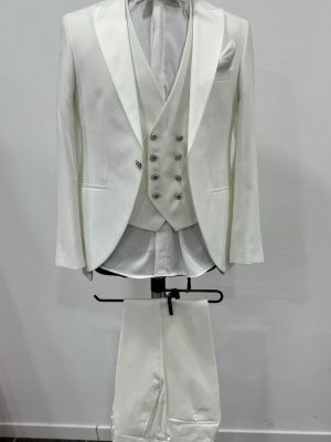 Costume marié blanc cassé chez Keya mariage Mulhouse