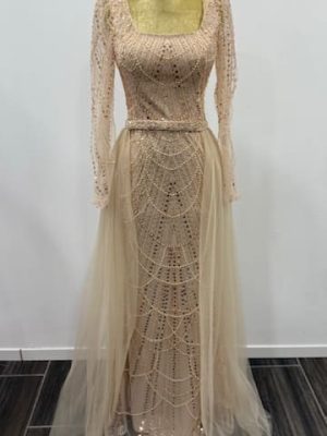 Robe de soirée avec manches à strass et surjupe chez Keya Mariage Mulhouse