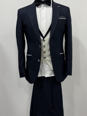 Costume bleu marine avec gilet ivoire chez Keya Mariage Mulhouse
