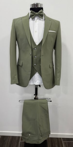 Ensemble costume homme vert sauge chez Keya Mariage Mulhouse