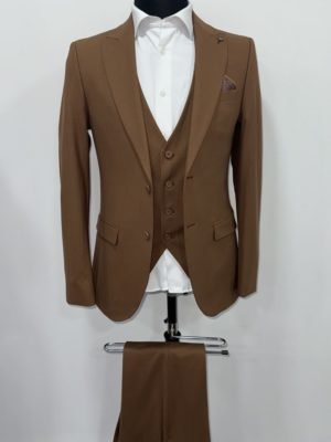 Costume homme brun chez Keya Mariage