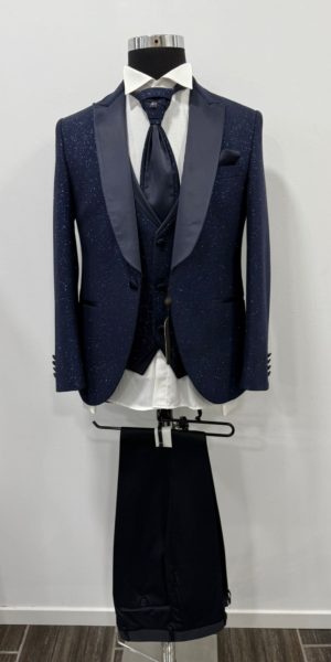 Costume homme bleu brillant chez Keya mariage Mulhouse