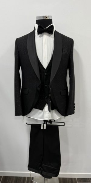 Costume homme noir brillant col satin chez Keya mariage Mulhouse