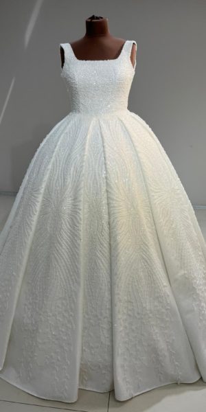 Robe de mariée sur mesures Eloïse chez Keya mariage Mulhouse