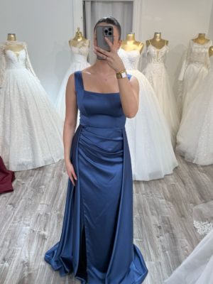 Robe de soirée satin col carré chez Keya Mariage Mulhouse