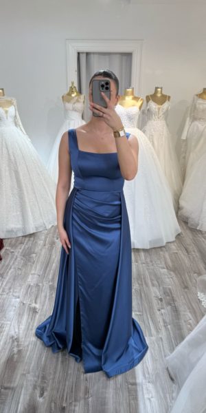 Robe de soirée satin col carré chez Keya Mariage Mulhouse