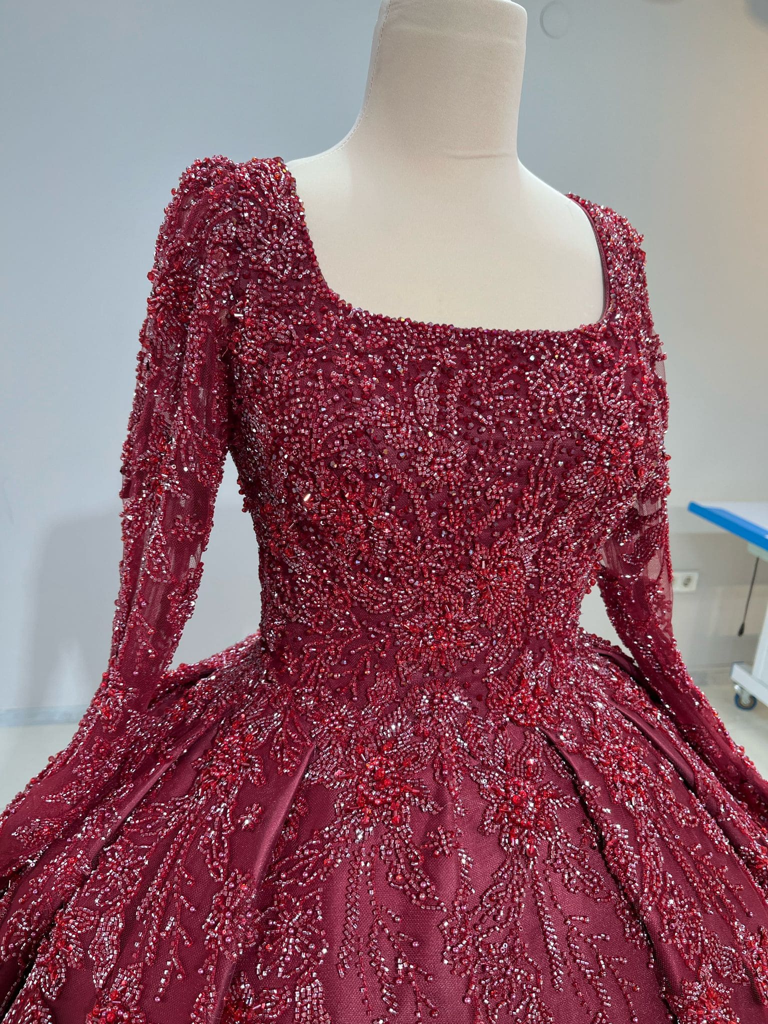 Robe de princesse bordo sur mesures Birgul chez Keya mariage Mulhouse