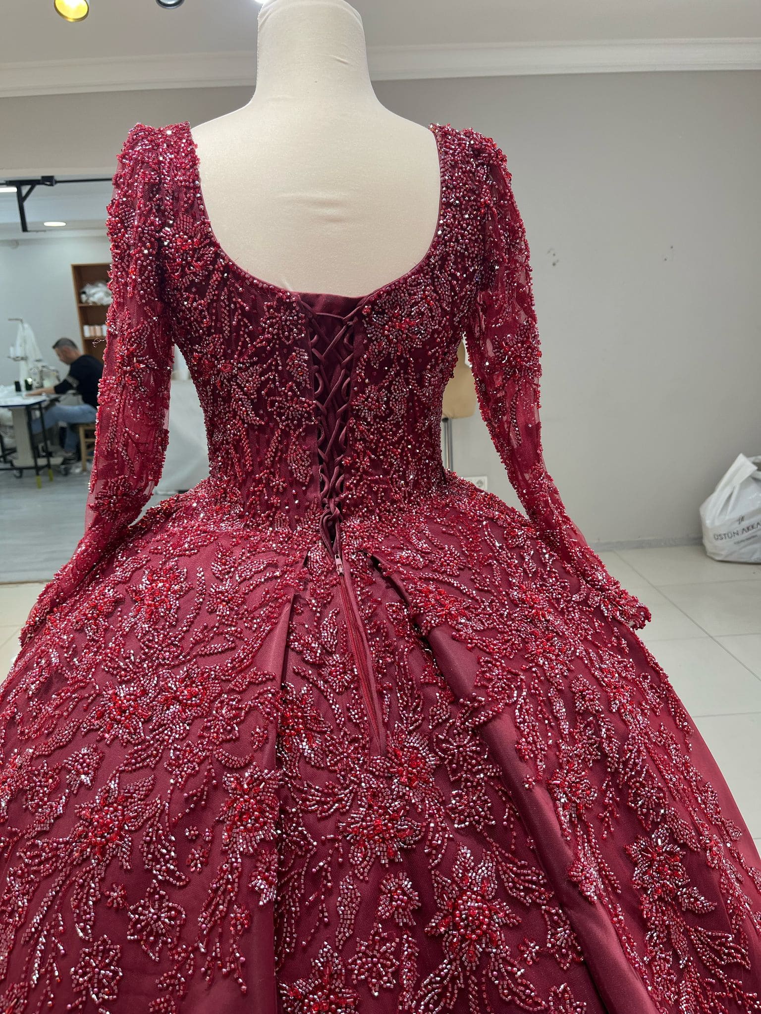 Robe de princesse bordo sur mesures Birgul chez Keya mariage Mulhouse