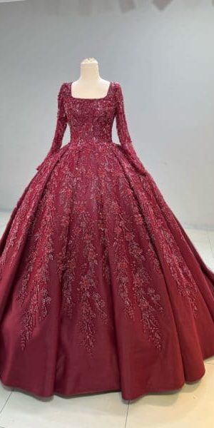 Robe de mariée princesse bordeaux Birgül signée Keya Mariage