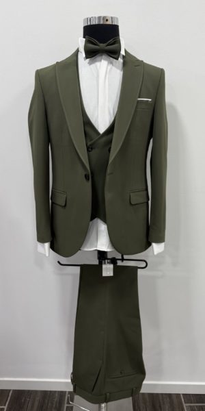 Costume vert sauge foncé chez Keya mariage Mulhouse