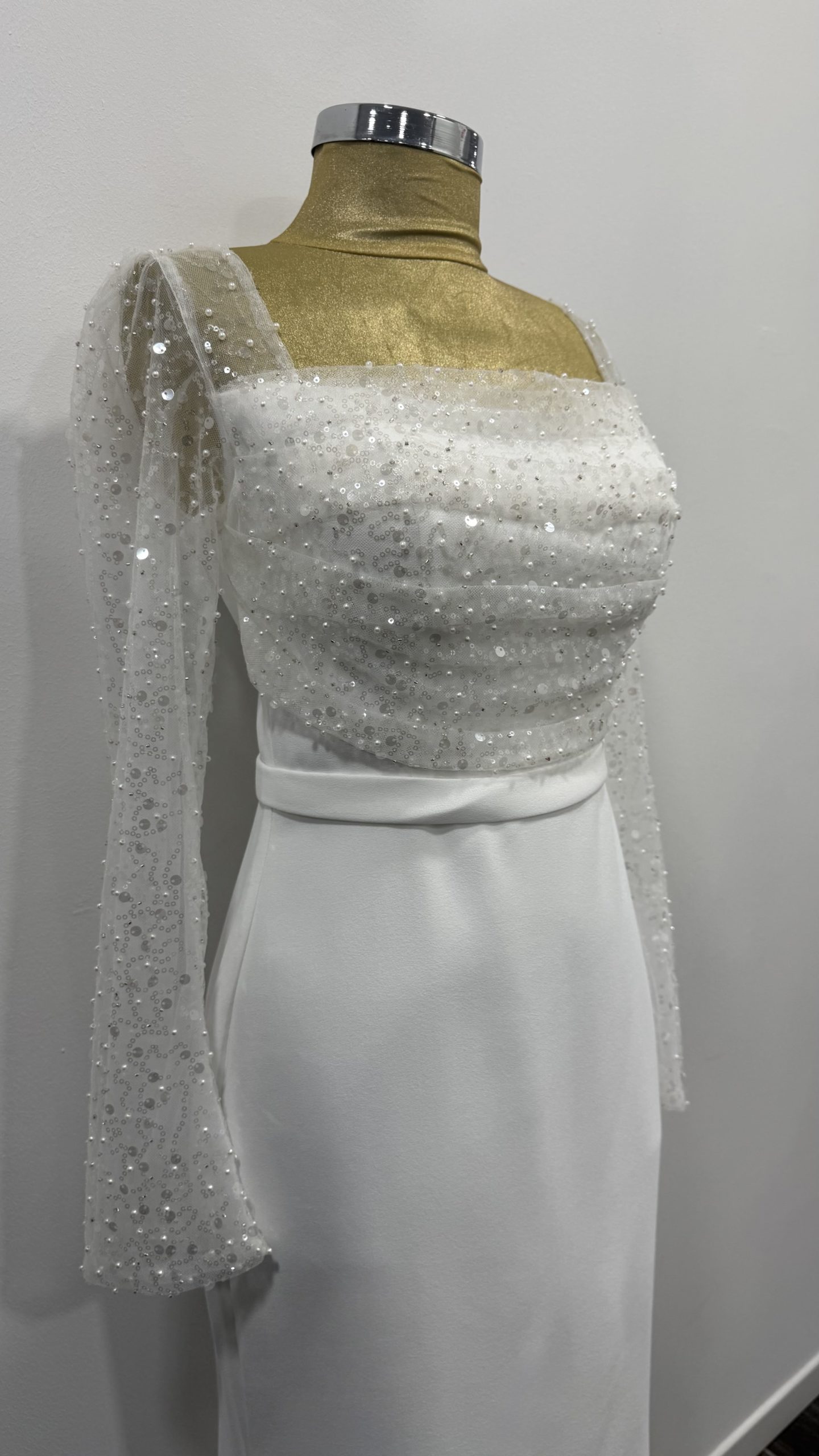Robe blanche avec manches chez Keya mariage Mulhouse