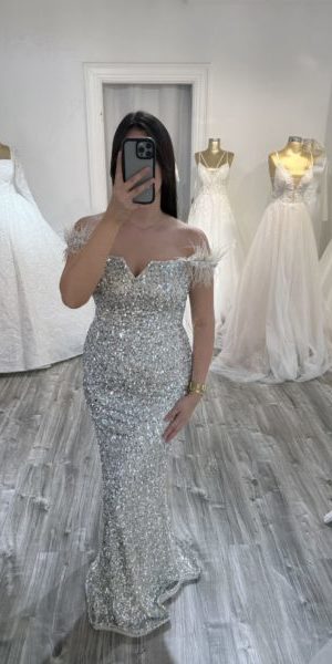 Robe sirène pailletée crème avec plumes chez Keya mariage Mulhouse