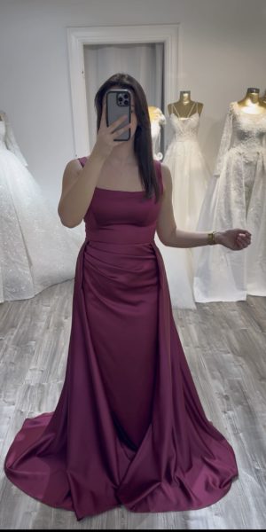 Robe de soirée satin Prune chez Keya mariage Mulhouse