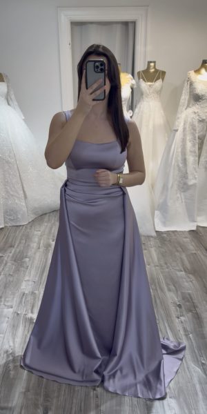 Robe de soirée satin Lilas chez Keya mariage Mulhouse