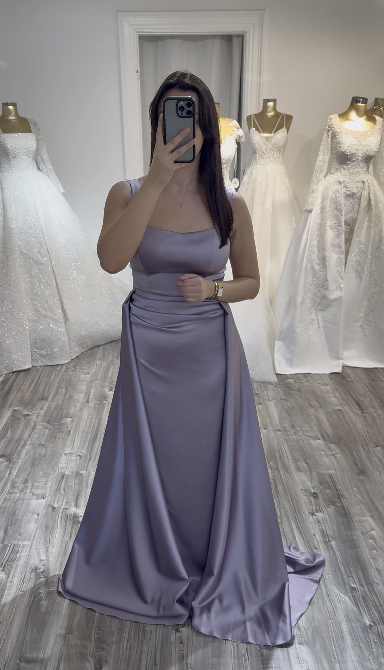 Robe de soirée satin Lilas chez Keya mariage Mulhouse