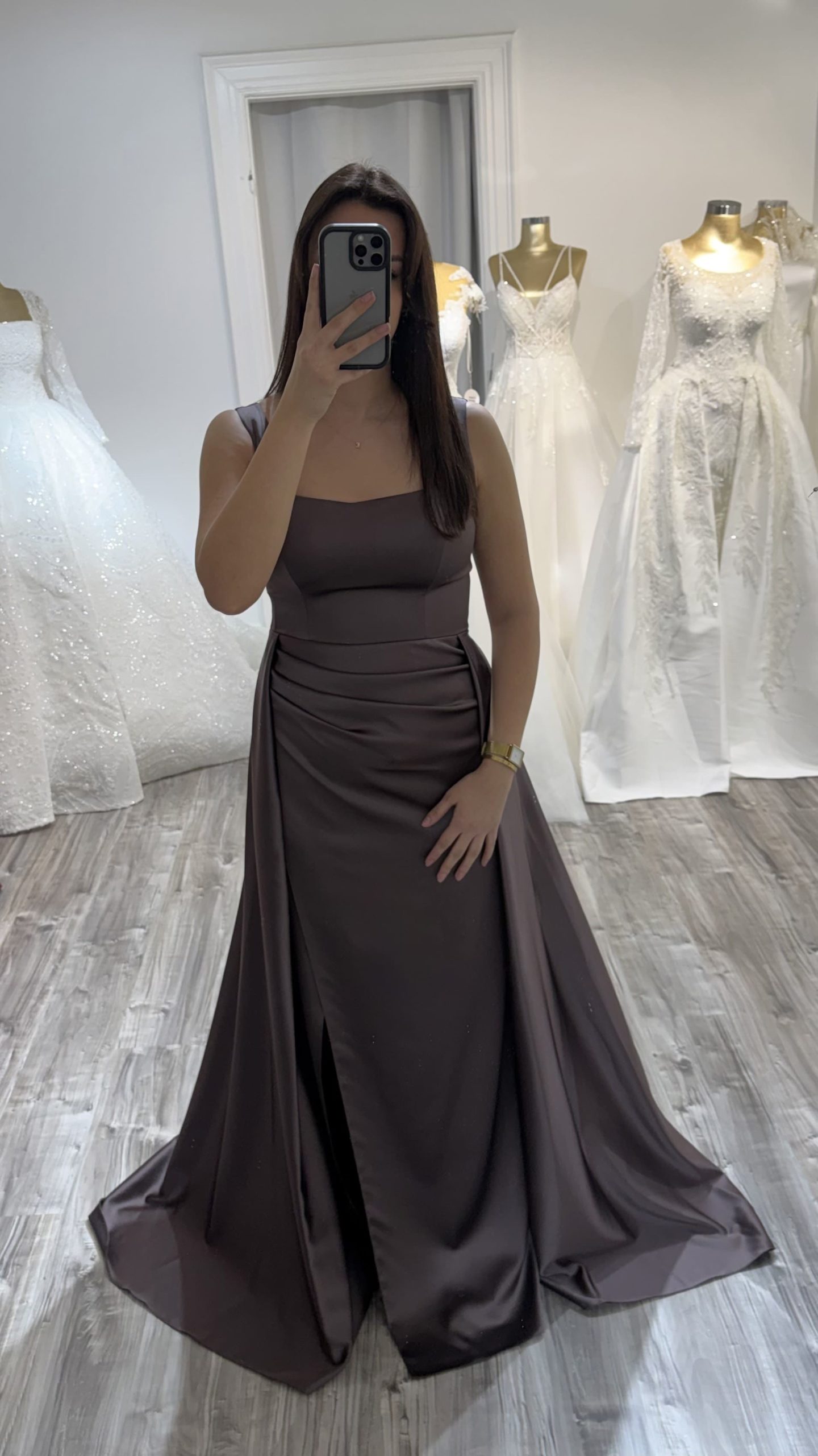 Robe de soirée satin col carré -marron chez Keya mariage Mulhouse