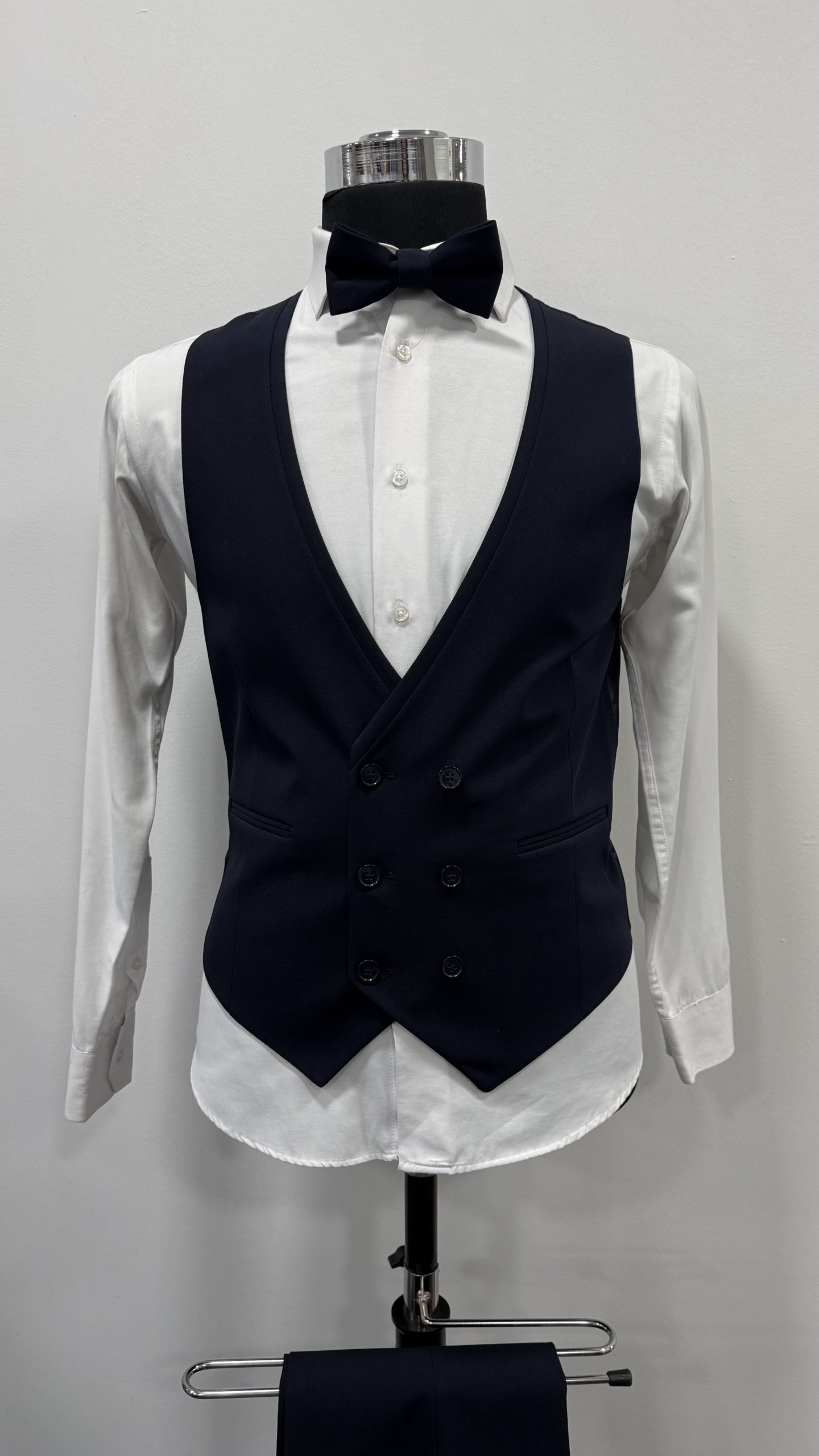 Costume homme bleu marine chez Keya Mariage Mulhouse