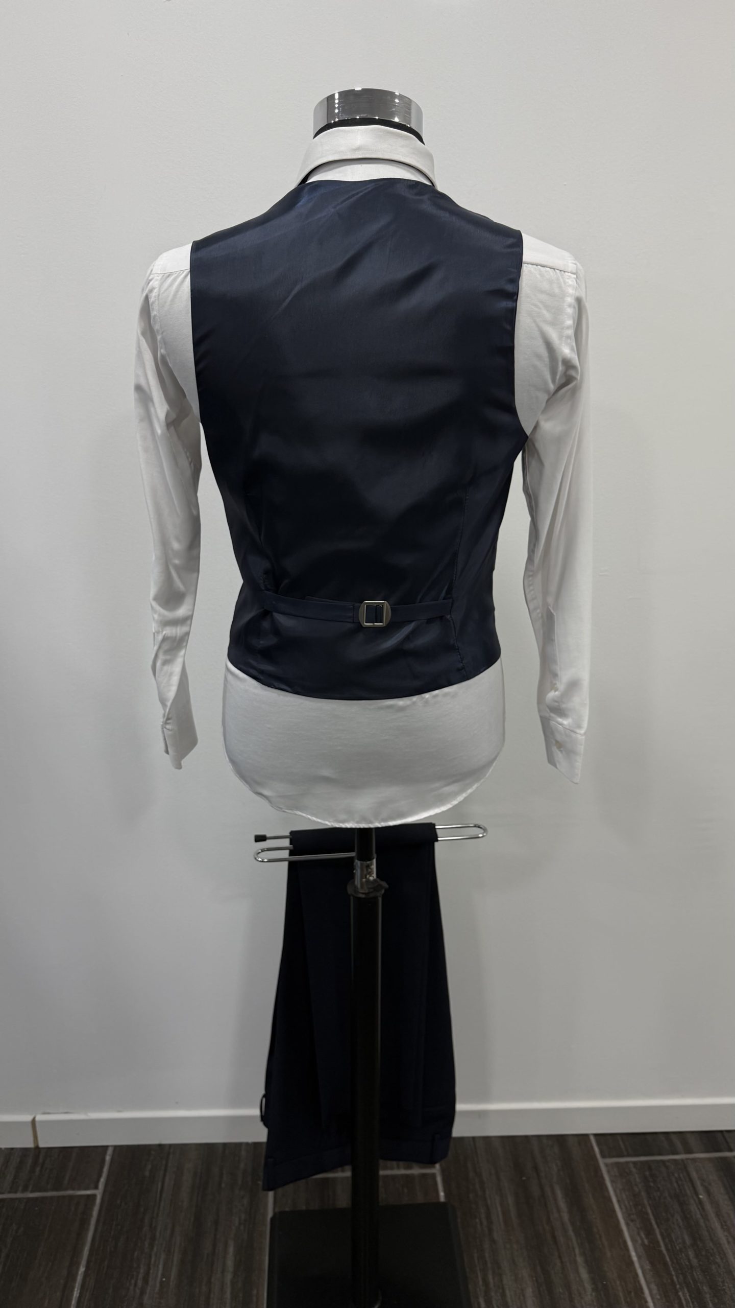 Costume homme bleu marine chez Keya Mariage Mulhouse