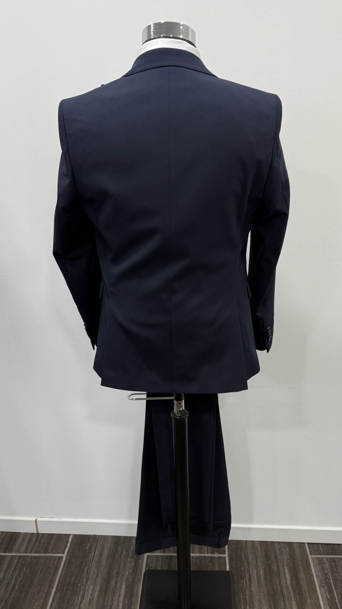 Costume homme bleu marine chez Keya Mariage Mulhouse