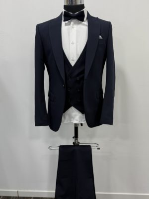 Costume homme bleu marine chez Keya Mariage Mulhouse