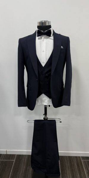 Costume homme bleu marine chez Keya Mariage Mulhouse