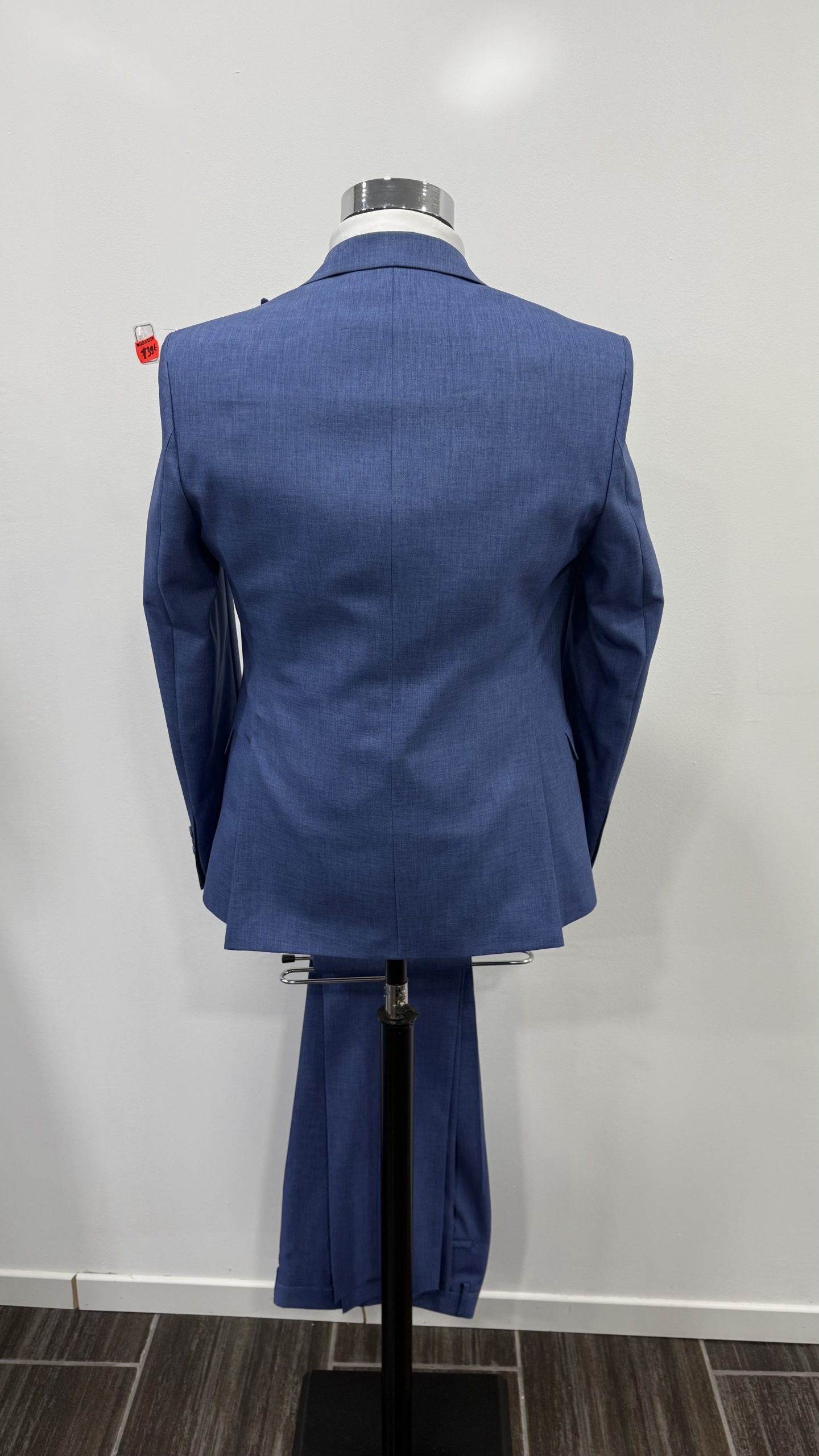 Costume invité bleu chez Keya Mariage Mulhouse