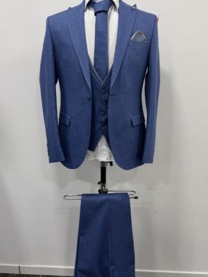 Costume invité bleu chez Keya Mariage Mulhouse