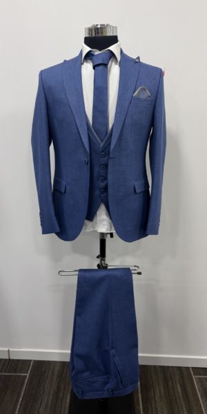 Costume invité bleu chez Keya Mariage Mulhouse